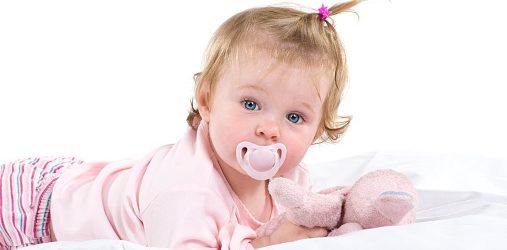 Kebiasaan Ngempeng Bisa Bikin Gigi Anak Tonggos? Ini Kata Dokter