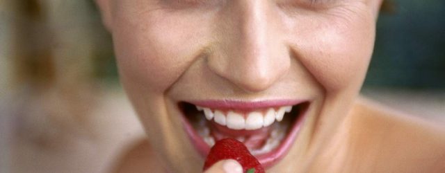 Apa benar Strawberry dapat memutihkan gigi?