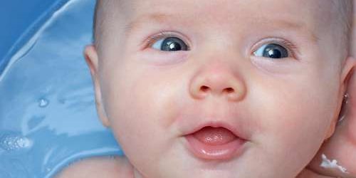 Meski Tak Ada Gigi, Mulut Bayi Perlu Dibersihkan Agar Tak Berjamur