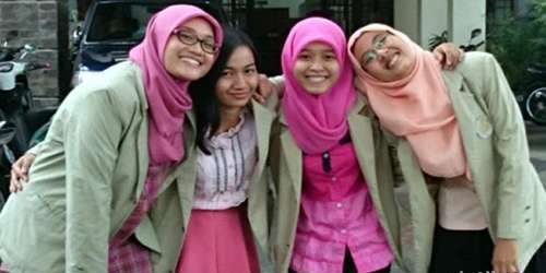 Manfaatkan Stroberi, 4 Mahasiswi UGM Ciptakan Pemutih Gigi