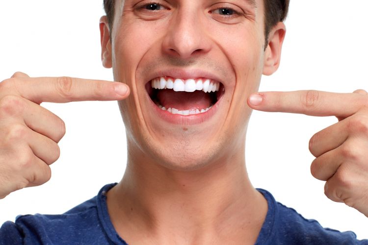 Informasi seputar cara memutihkan gigi secara alami, Sumber: lifestyle.kompas.com