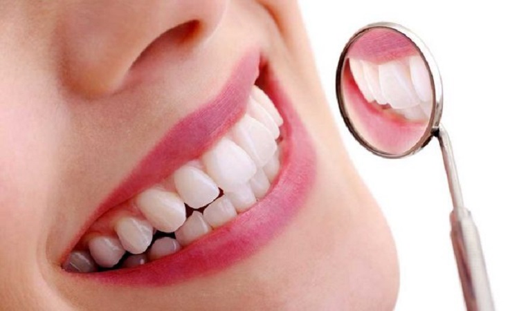 Melakukan perawatan bleaching gigi, Sumber: highlight.id