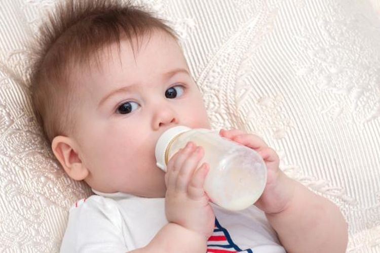 Penggunaan dot susu bisa menjadi penyebab pengeroposan gigi pada usia dini, Sumber: sains.kompas.com