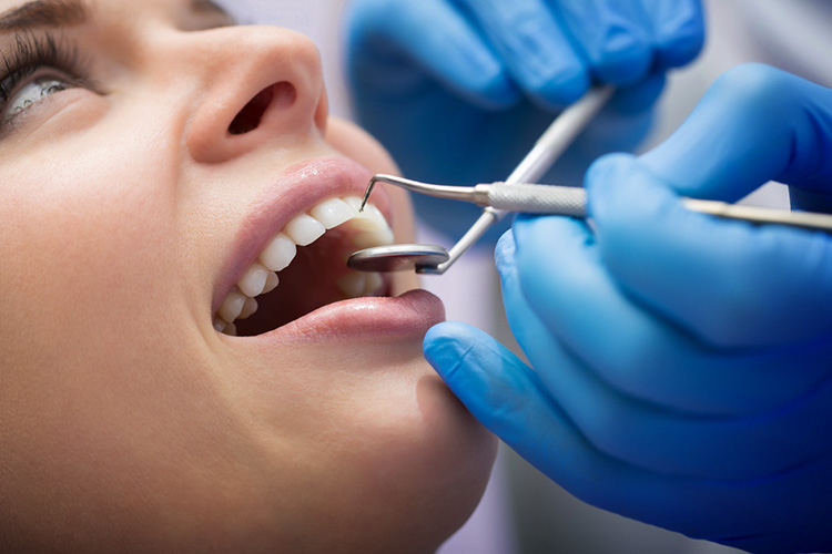Segera periksakan gigi yang sakit ke dokter gigi, Sumber: otcdigest.id