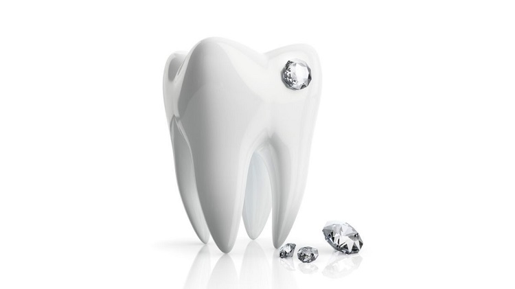 Ada sisi positif dan negatif terkait pemakaian berlian pada gigi, Sumber: m.klikdokter.com