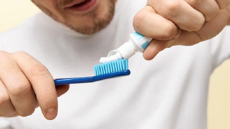Rutin menyikat gigi dapat mencegah munculnya gigi berlubang, Sumber: cnbcindonesia.com