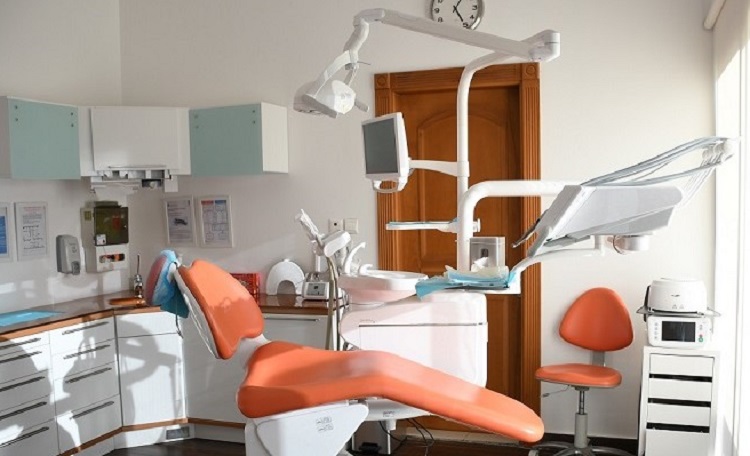 Ilustrasi ruang periksa di dokter gigi, Sumber: parenting.co.id