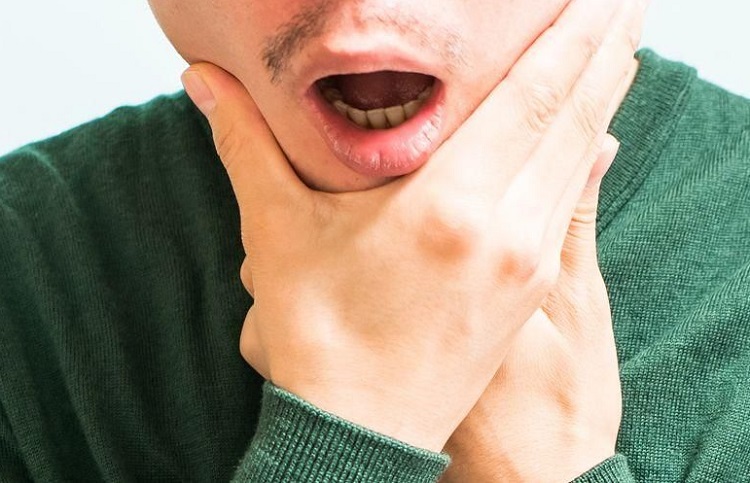 Infeksi gigi dan gusi bisa menjadi penyebab rahang sakit, Sumber: sehatq.com