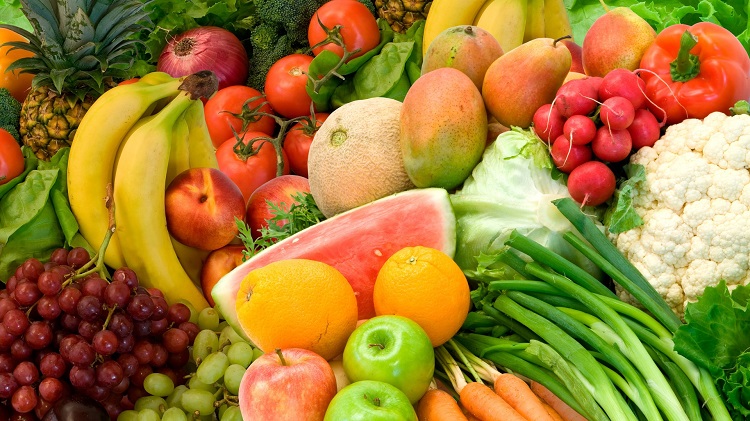 Mengkonsumsi sayur dan buah, Sumber: dinkes.malangkota.go.id