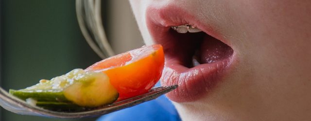 Kamu pengguna behel? ini dia makanan yang baik untukmu