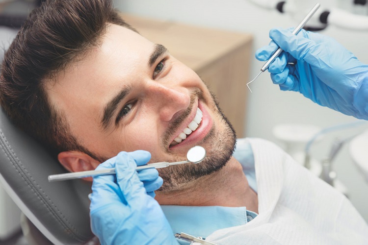 Proses pemeriksaan gigi, Sumber: dentistryofrockland.com