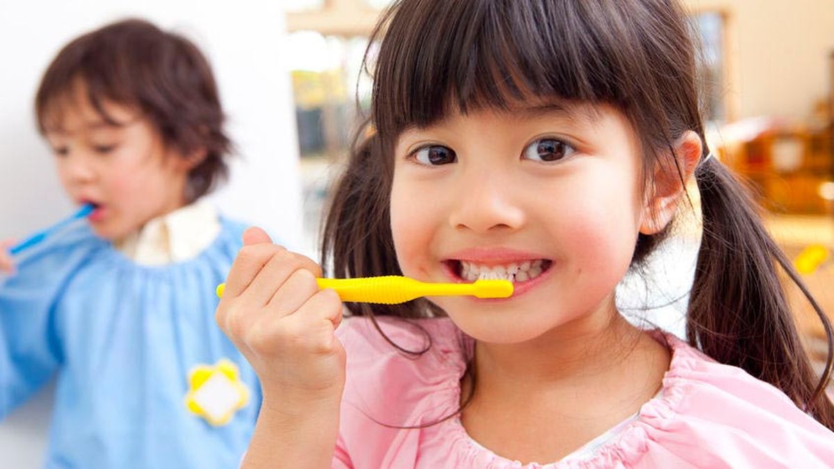 Anak menyikat gigi, sumber klikdokter.com