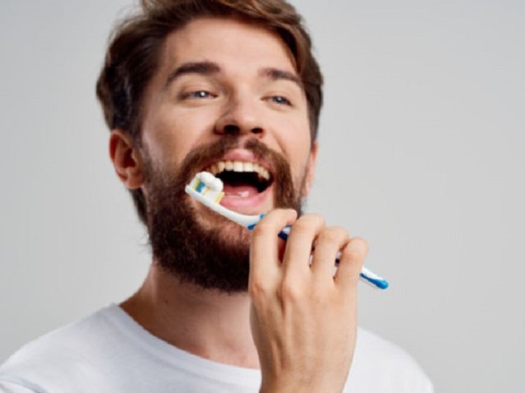 Rajin menyikat gigi, Sumber: klikdokter.com