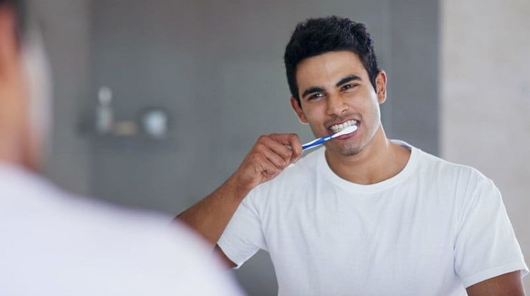Menghindari gigi keropos dengan menyikat gigi yang benar, Sumber: yesdok.com
