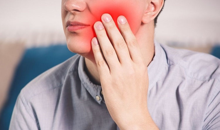 Mengenal berbagai bahaya cabut gigi saat sakit, Sumber: rey.id