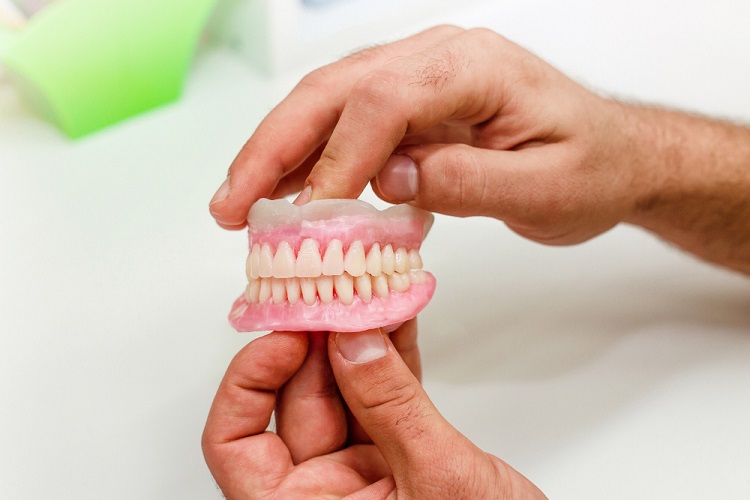 Informasi terkait cara agar gigi bungsu tumbuh normal, Sumber: herminahospitals.com