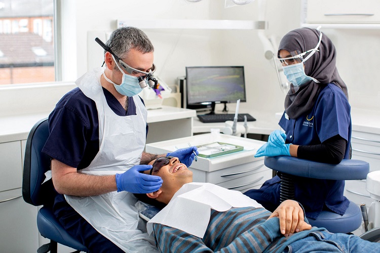 Perawatan di dokter gigi profesional, Sumber: 311dental.co.uk