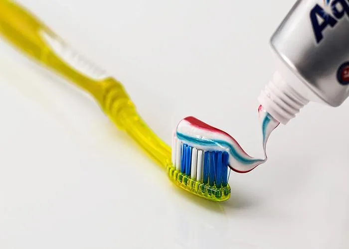how to stop bleeding gums